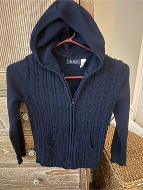Girls size 7-8 navy sweater- like new